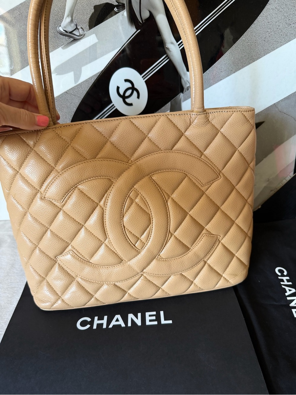 CHANEL Medallion Caviar Leather Tote Bag Large CC Logo - Picture 14 of 16
